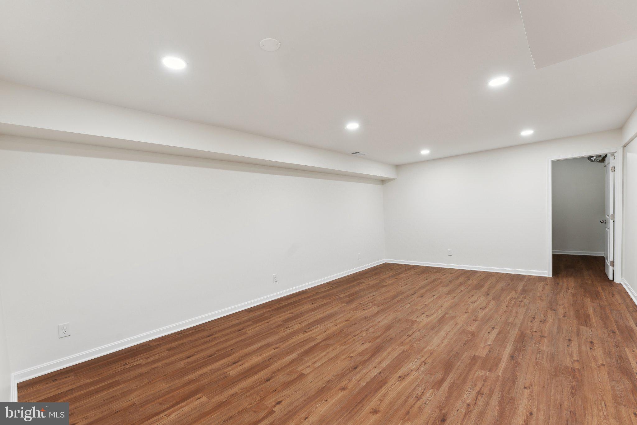 2109 Carrhill Road Vienna, VA 22181 - Photo 48 of 58 Gallery Image 48