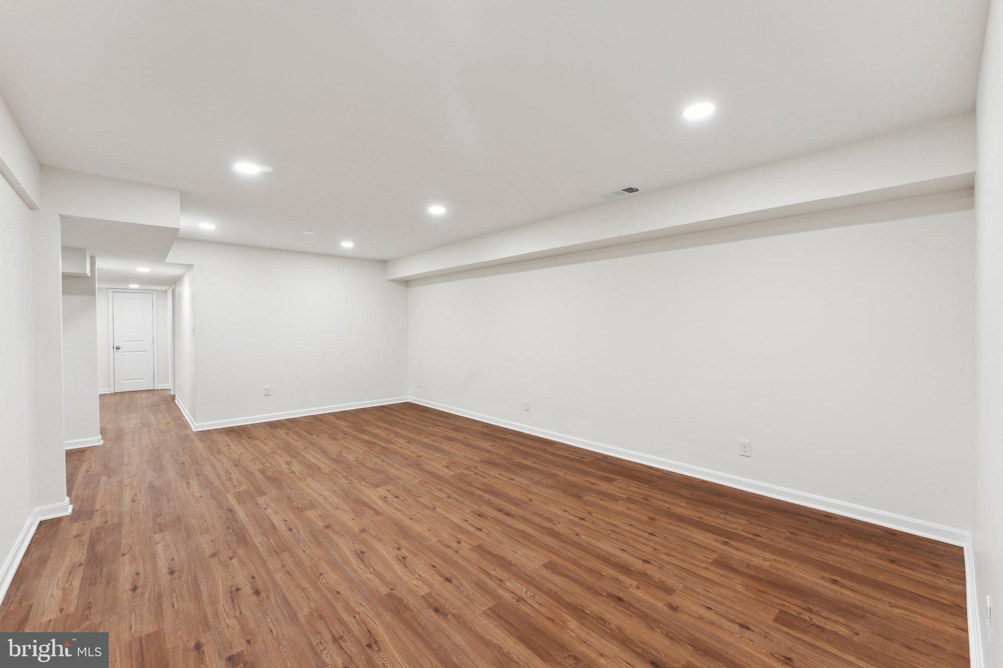 2109 Carrhill Road Vienna, VA 22181 - Photo 49 of 58 Gallery Image 49
