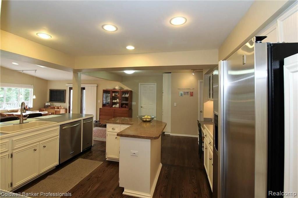 787 Dutton Road Rochester Hills, MI 48306 - Photo 17 of 41