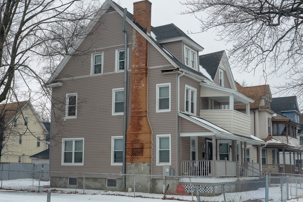 46 Mapledell Street Springfield, MA 01109 - Photo 2 of 3