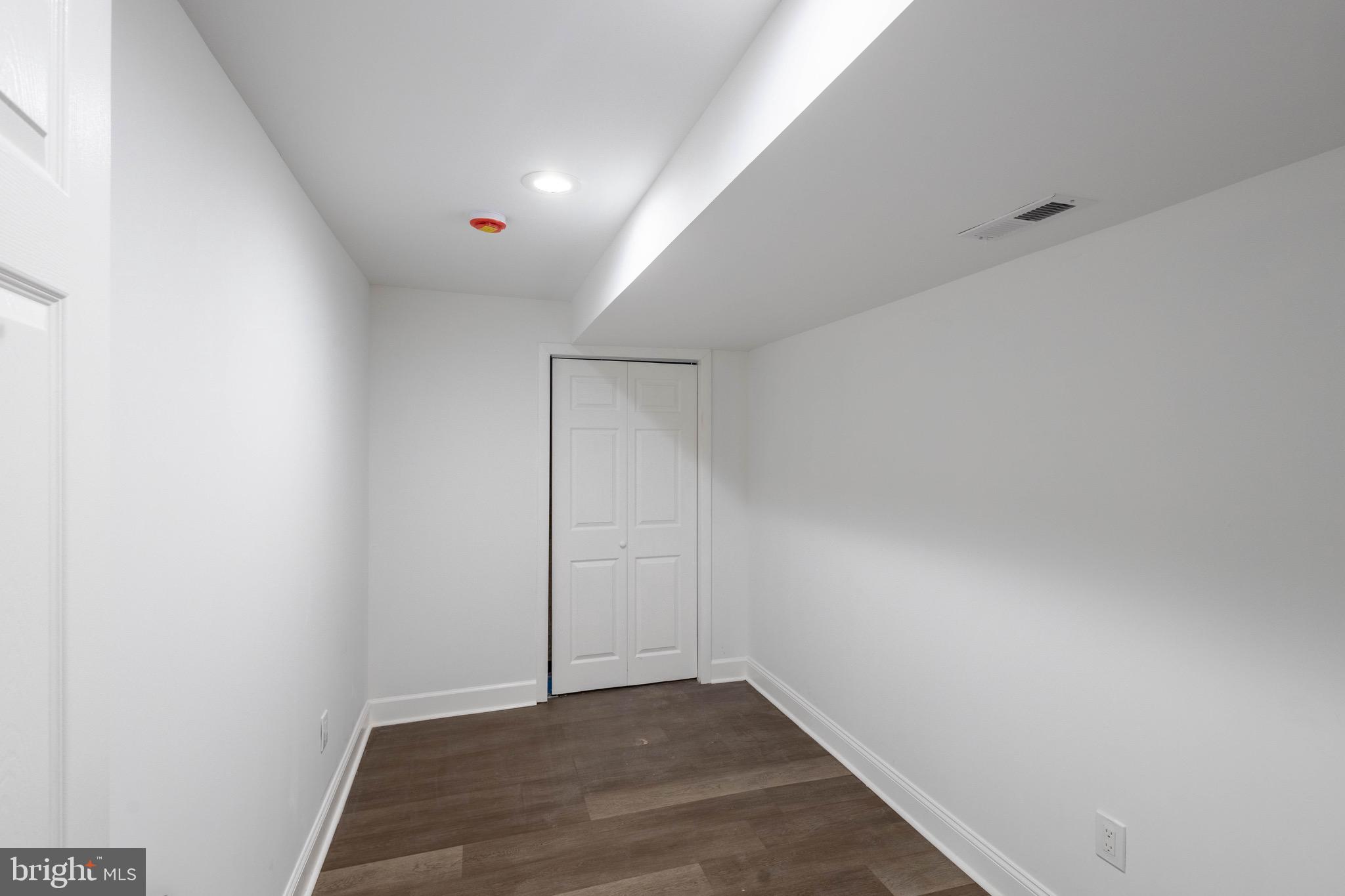 3905 8th Street Baltimore, MD 21225 - Photo 15 of 28