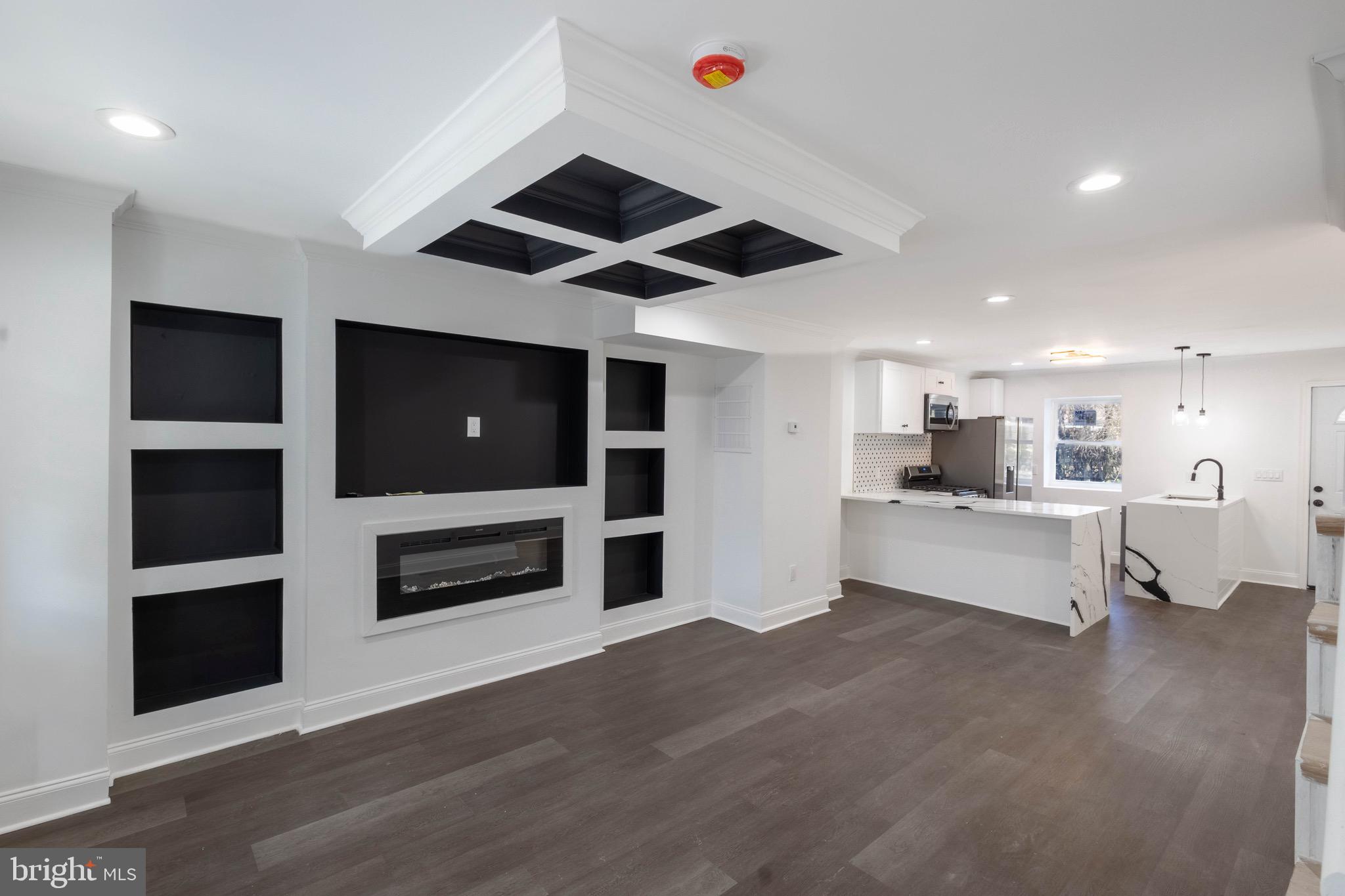 3905 8th Street Baltimore, MD 21225 - Photo 3 of 28