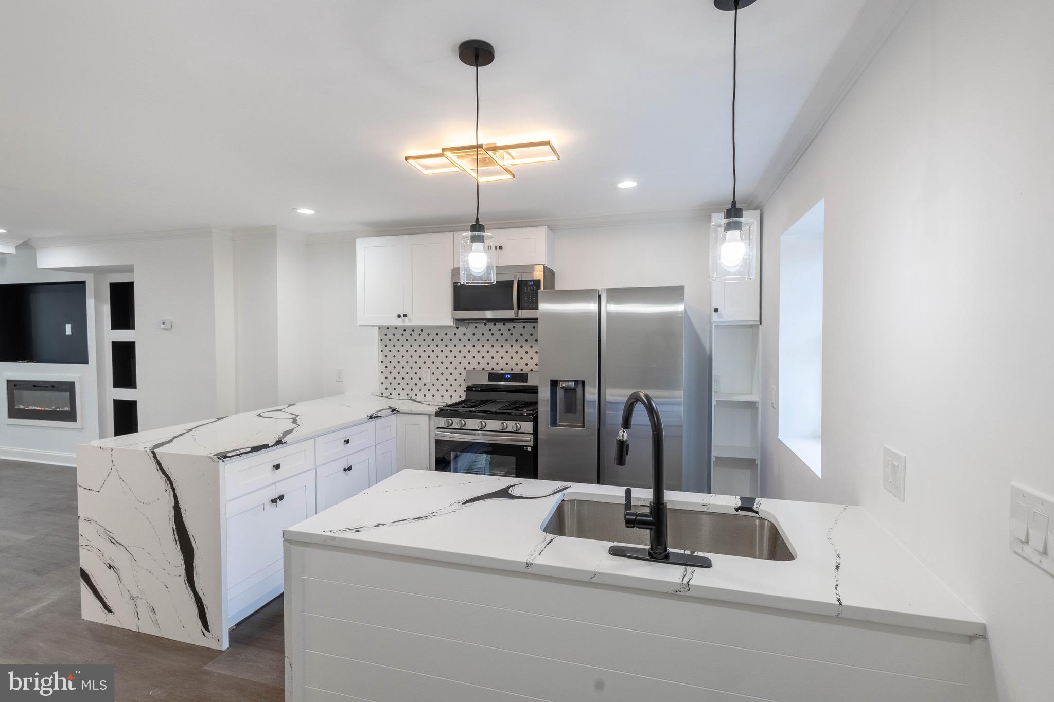 3905 8th Street Baltimore, MD 21225 - Photo 6 of 28