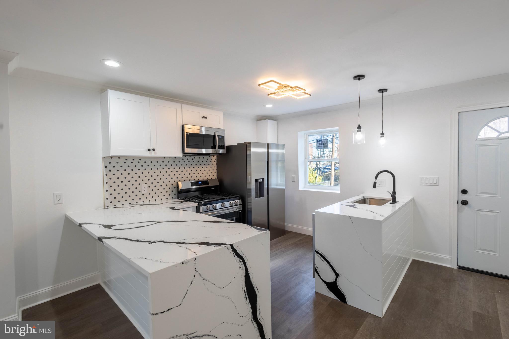 3905 8th Street Baltimore, MD 21225 - Photo 7 of 28