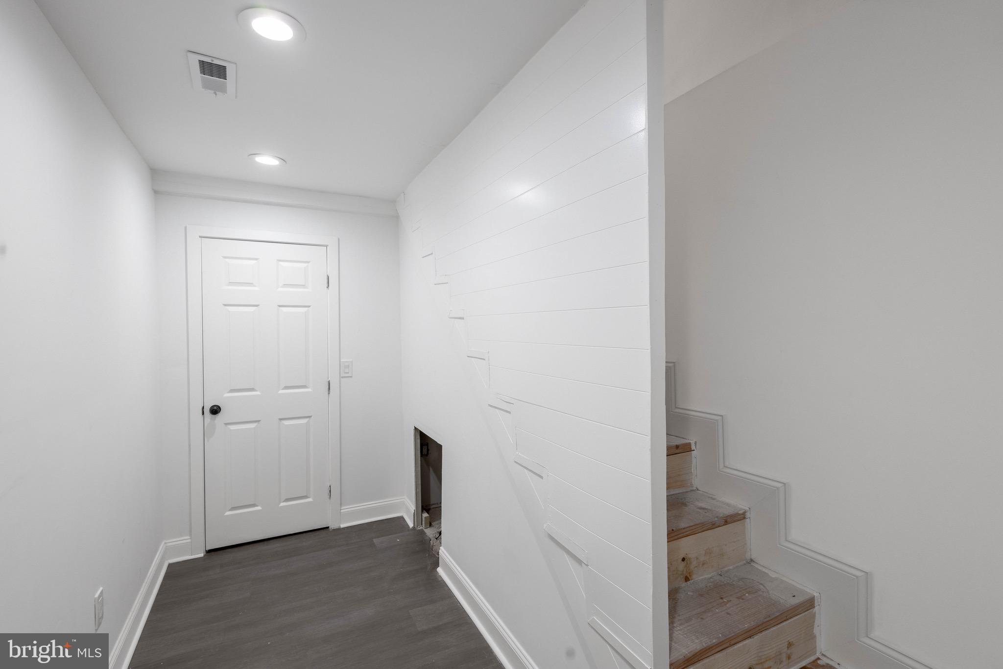 3905 8th Street Baltimore, MD 21225 - Photo 9 of 28