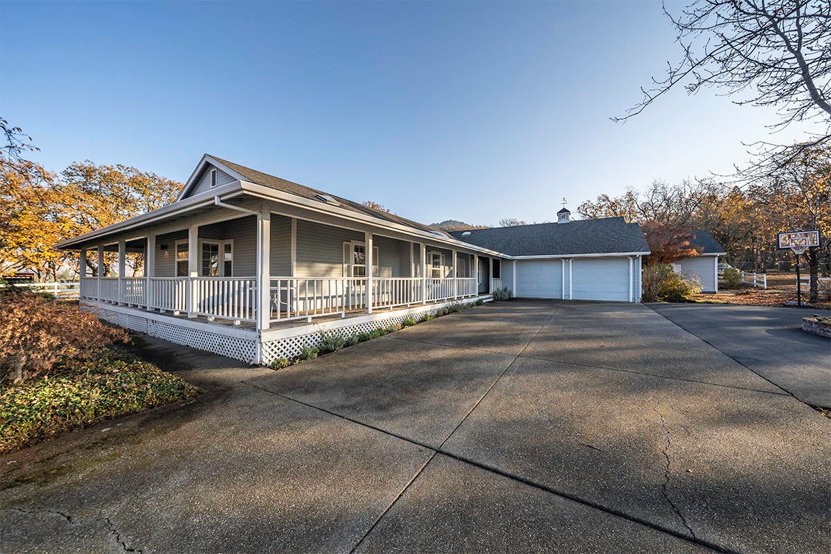 6633 Rapp Lane Talent, OR 97540 - Photo 40 of 58 DSC04173-HDR