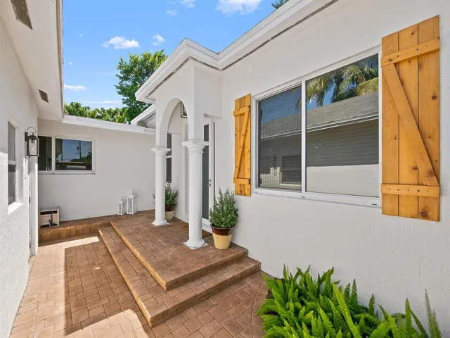 $699,999 | 812 Northwest 26th Street, Wilton Manors, FL 33311