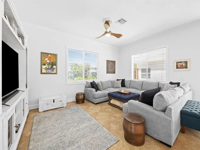 $699,999 | 812 Northwest 26th Street, Wilton Manors, FL 33311