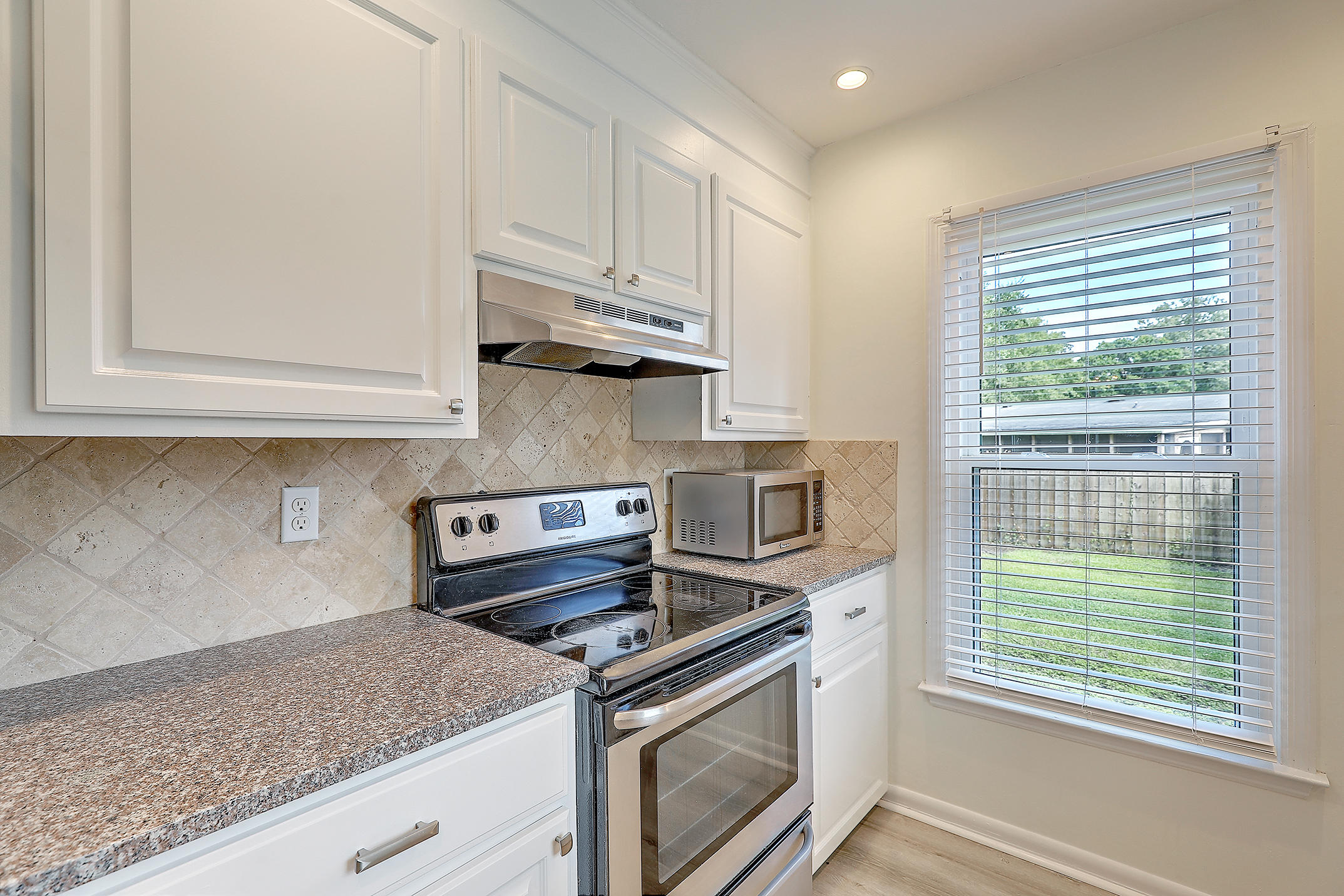 436 Temple Road Ladson, SC 29456 - Photo 10 of 24 Kitchen Oven View