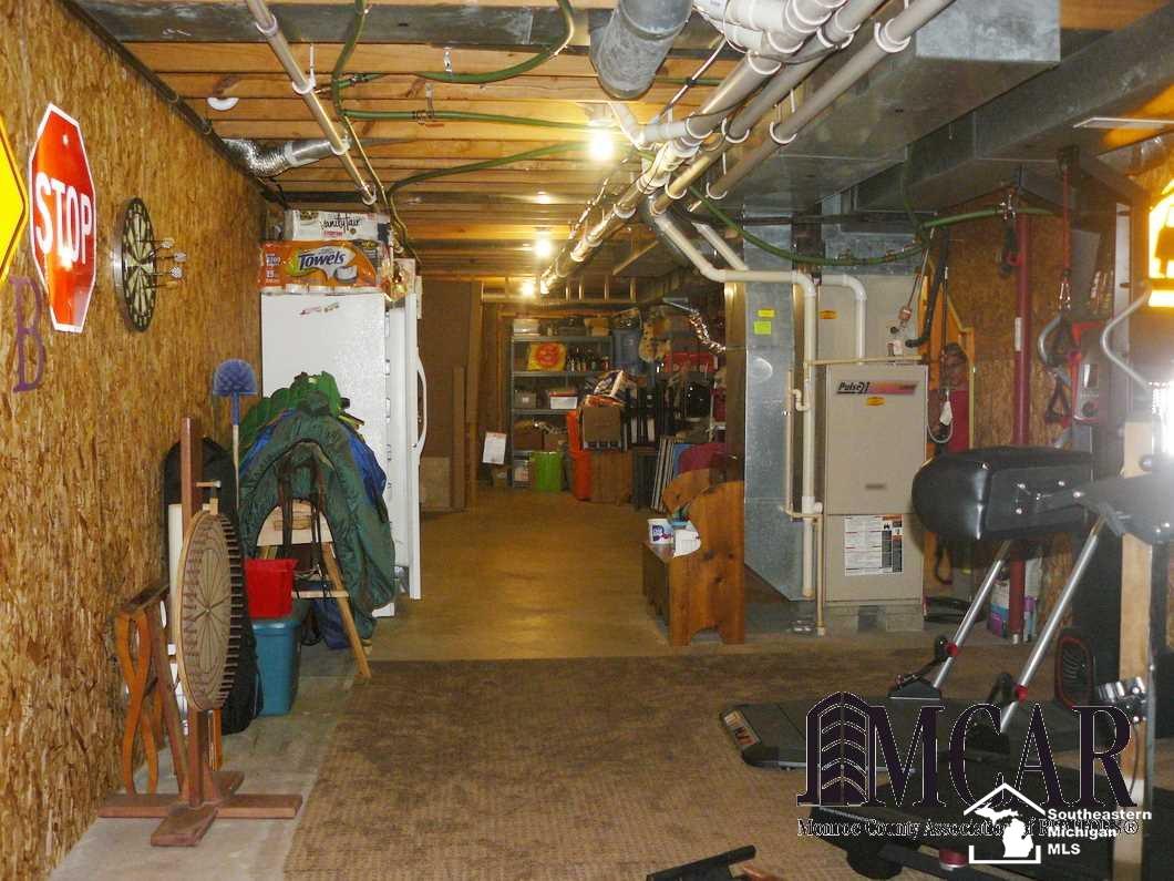 7855 War Road Newport, MI 48166 - Photo 33 of 45 21495658-32.JPG