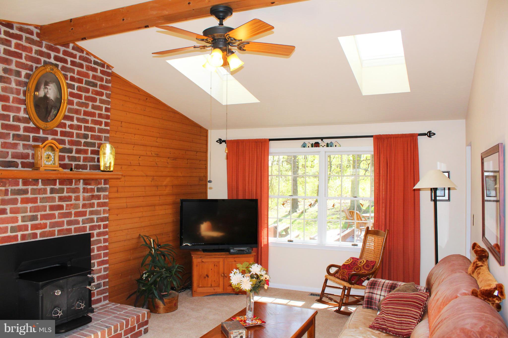 4021 Franklinville Road New Windsor, MD 21776 - Photo 3 of 30 Family Room