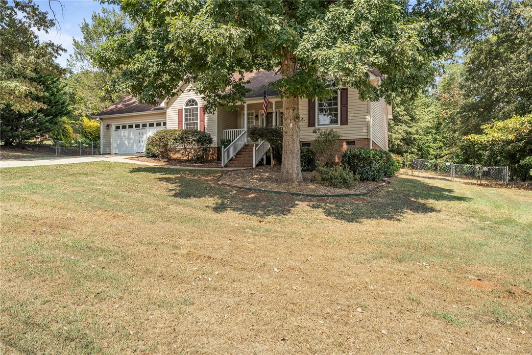 703 Sunny Shore Lane Anderson, SC 29621 - Photo 3 of 35 Gallery Image 3