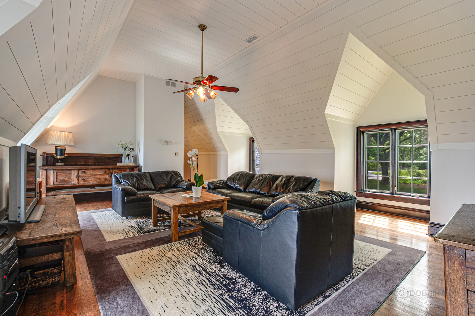 670 Arden Shore Road Lake Bluff, IL 60044 - Photo 21 of 56 a living room with furniture and a window