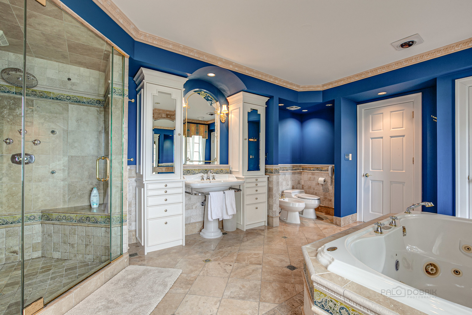 670 Arden Shore Road Lake Bluff, IL 60044 - Photo 30 of 56 a bathroom with a tub sink and mirror
