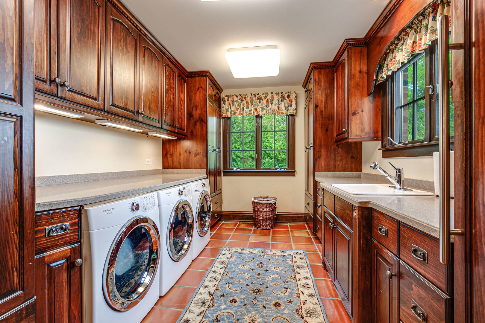 670 Arden Shore Road Lake Bluff, IL 60044 - Photo 38 of 56 a utility room with dryer and washer