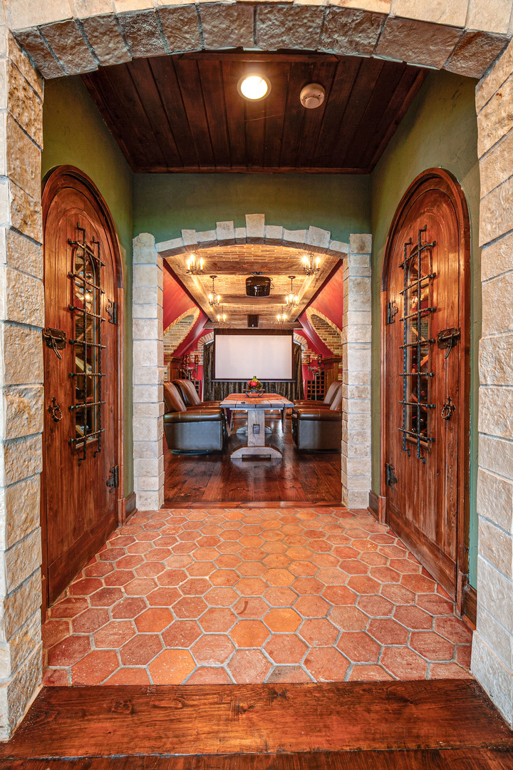 670 Arden Shore Road Lake Bluff, IL 60044 - Photo 41 of 56 a view of a livingroom with furniture