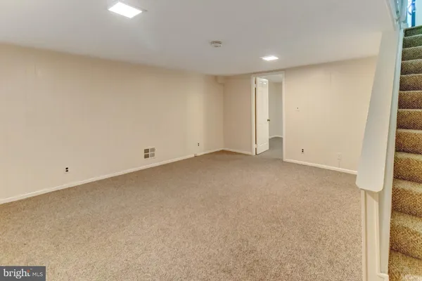 $3,300 | 4608 34th Street South, Arlington, VA 22206