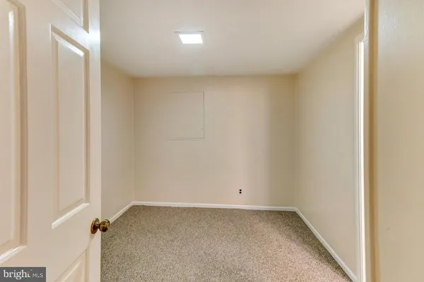 $3,300 | 4608 34th Street South, Arlington, VA 22206