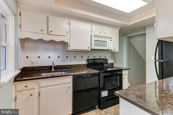 $3,300 | 4608 34th Street South, Arlington, VA 22206