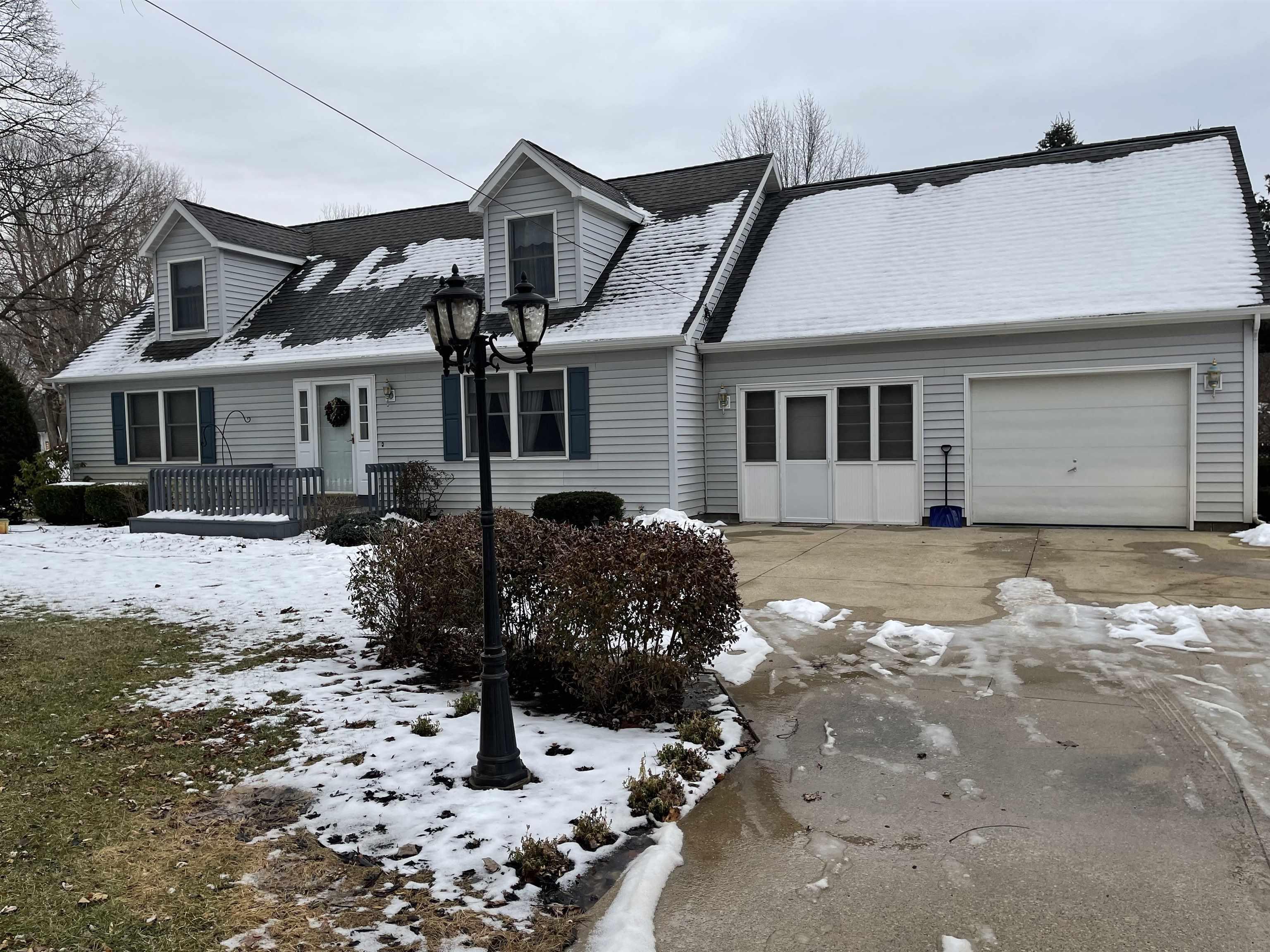 8787 East Black Point Road Syracuse, IN 46567 - Photo 1 of 19 Gallery Image 1
