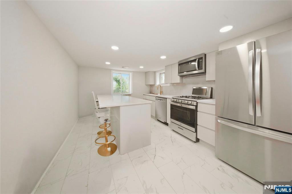 596 Moonachie Avenue Wood-Ridge, NJ 07075 - Photo 9 of 14