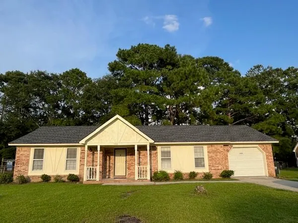 $2,000 | 1222 Hampton Drive, Summerville, SC 29486
