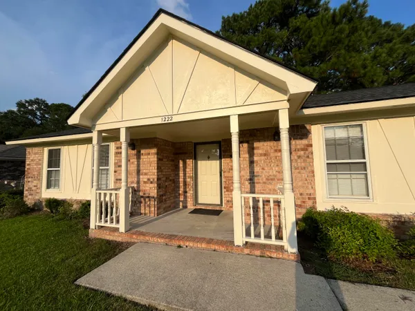 $2,000 | 1222 Hampton Drive, Summerville, SC 29486