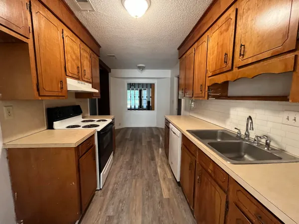 $2,000 | 1222 Hampton Drive, Summerville, SC 29486
