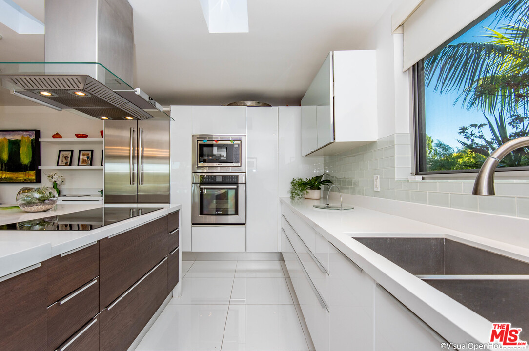 15958 High Knoll Road Encino, CA 91436 - Photo 4 of 26