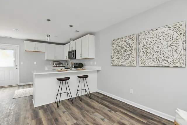 $1,800 | 100 Henry Drive, Unit 605, Burns, TN 37029