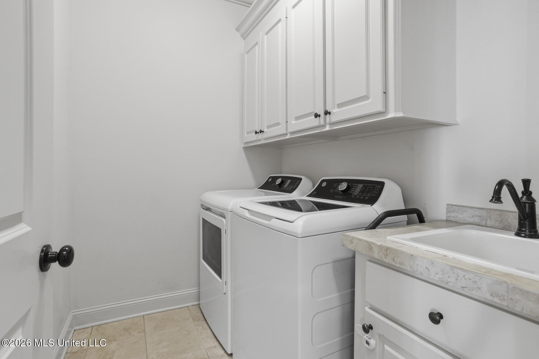 110 Brisco Street Madison, MS 39110 - Photo 30 of 34 Laundry with Sink