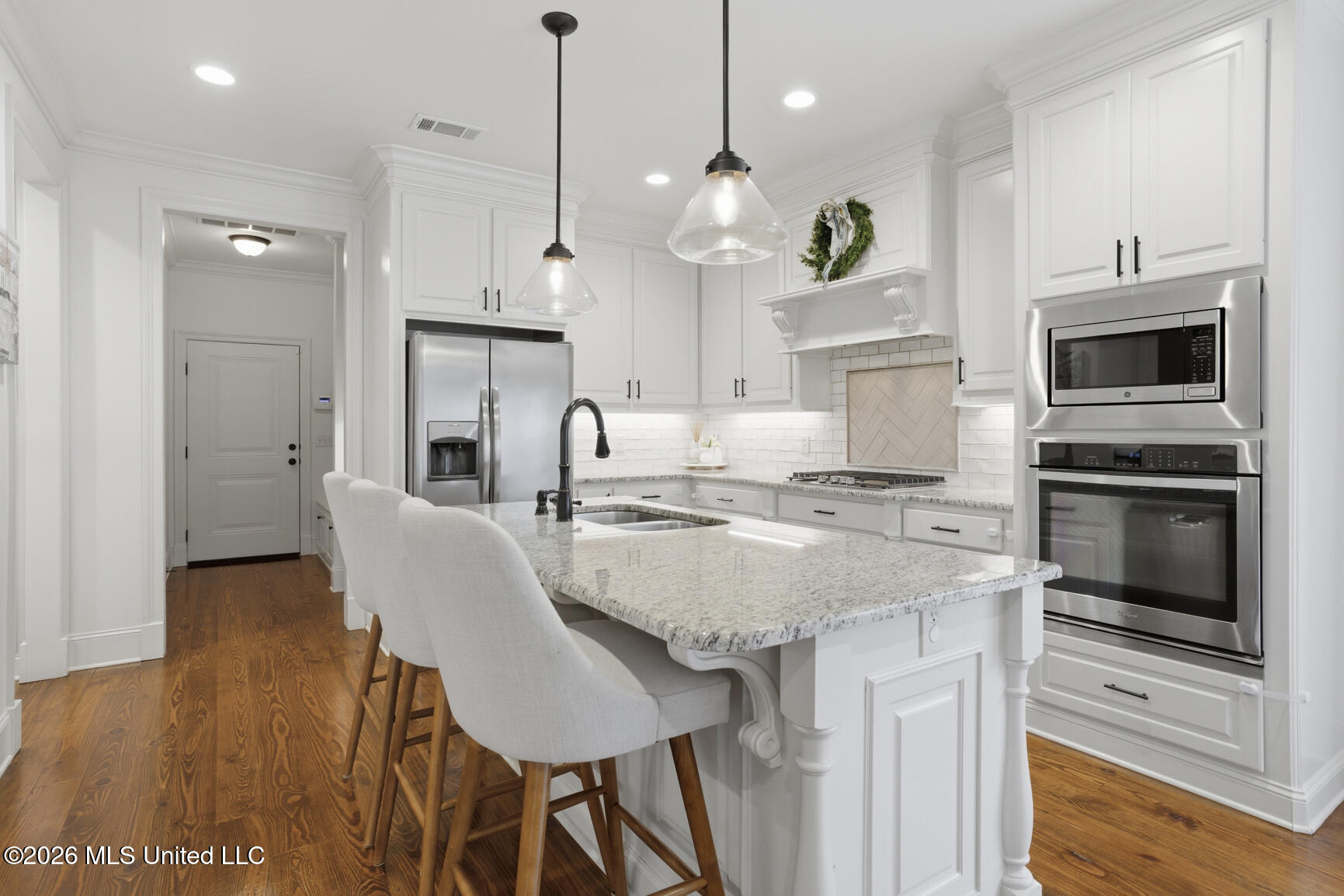 110 Brisco Street Madison, MS 39110 - Photo 10 of 34 Oversized Granite Island