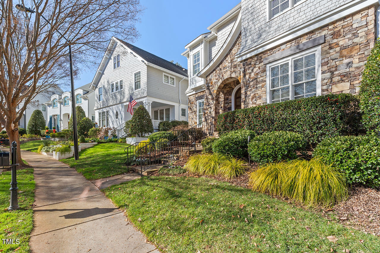 531 Guilford Circle Raleigh, NC 27608 - Photo 5 of 65 531 Guilford Circle_05