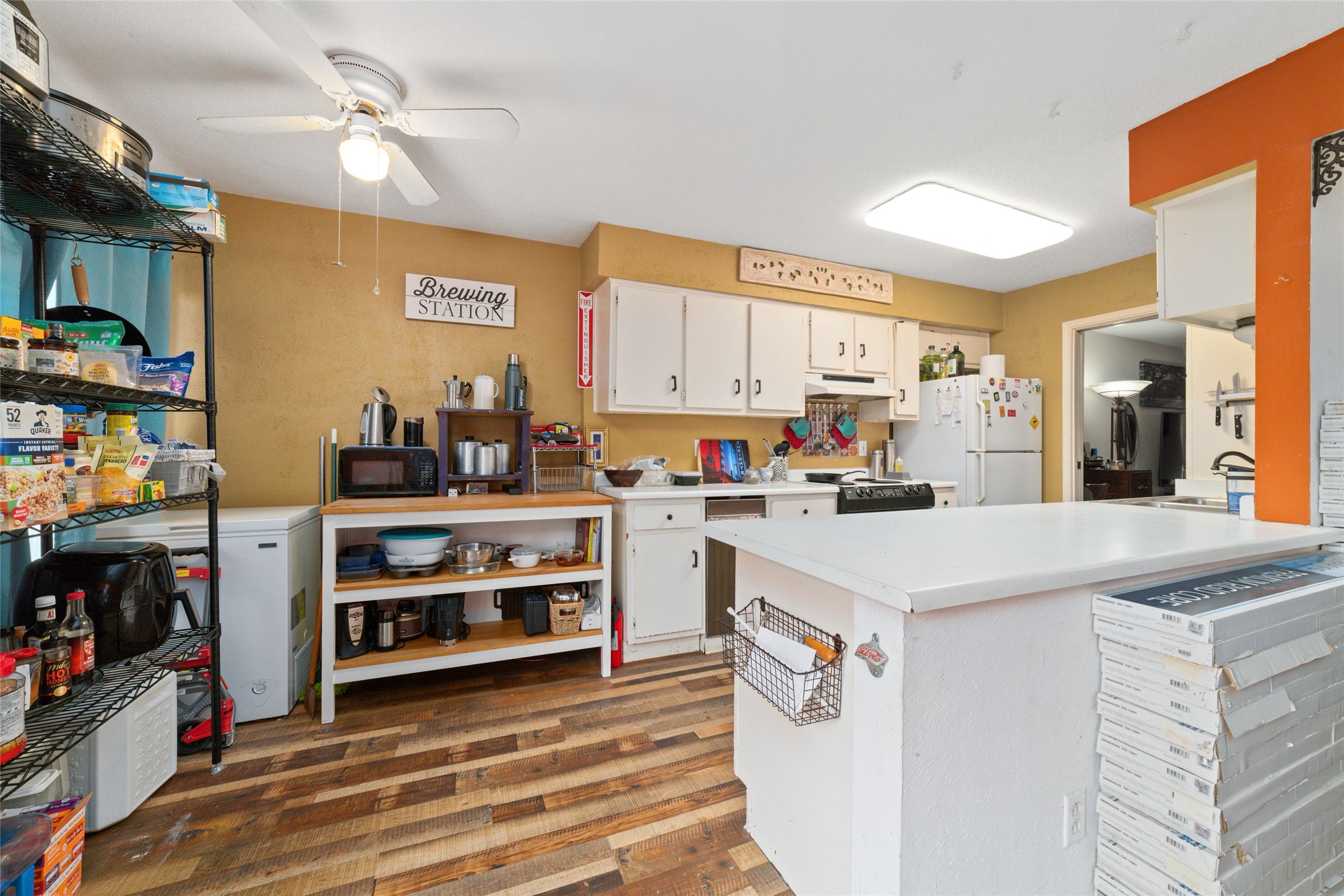 5800 Lumberdale Road, Unit 55 Houston, TX 77092 - Photo 14 of 34 a kitchen with a refrigerator and a stove