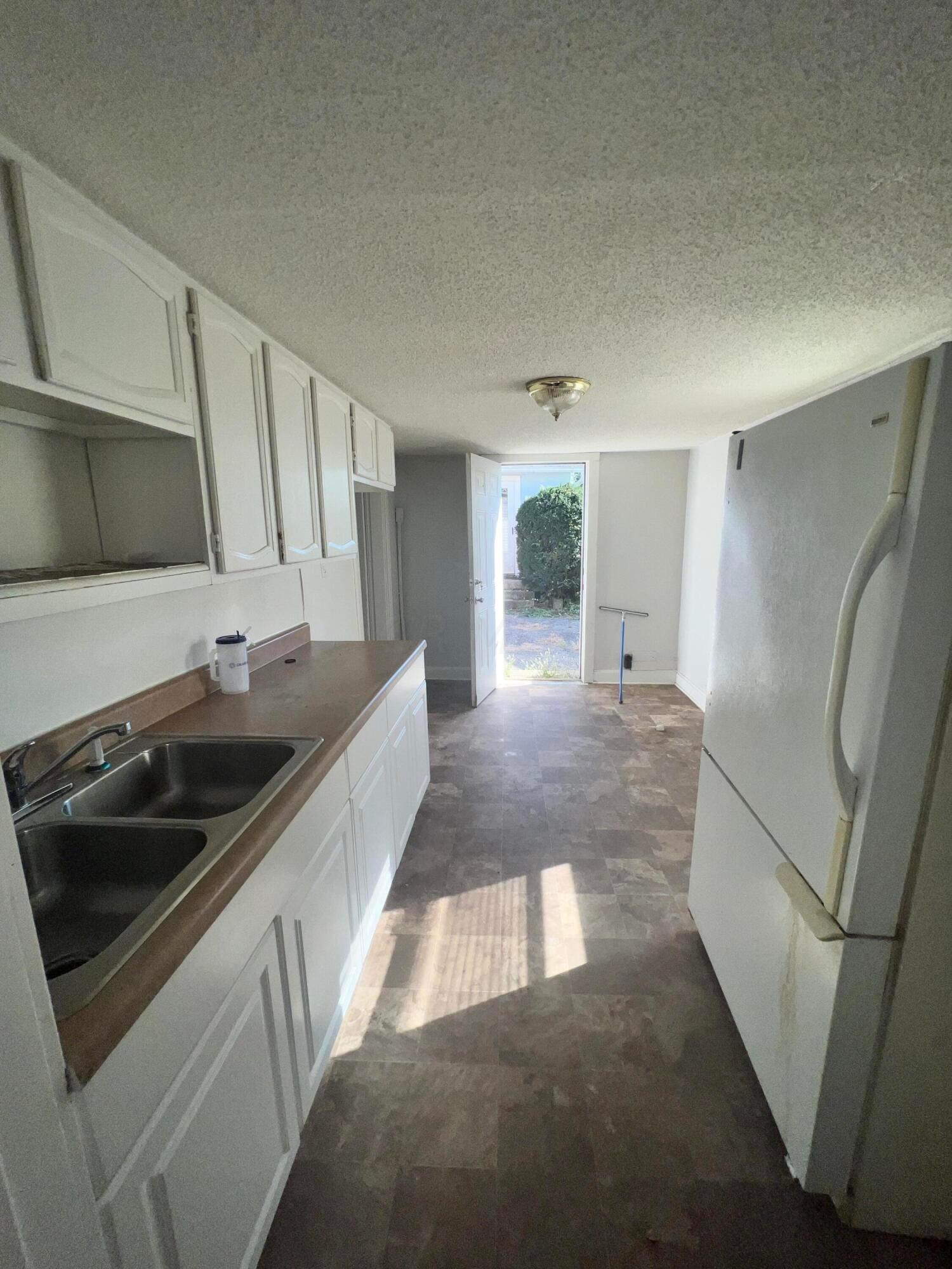 881 Barnett Road Columbus, OH 43227 - Photo 6 of 18 881 Barnett