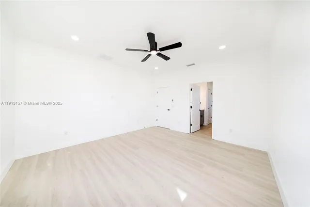 a view of empty room with ceiling fan
