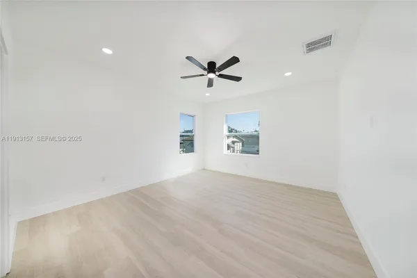an empty room with a ceiling fan and a ceiling fan