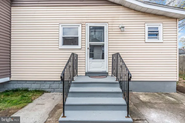 $299,999 | 69 Reed Avenue, Hamilton, NJ 08610