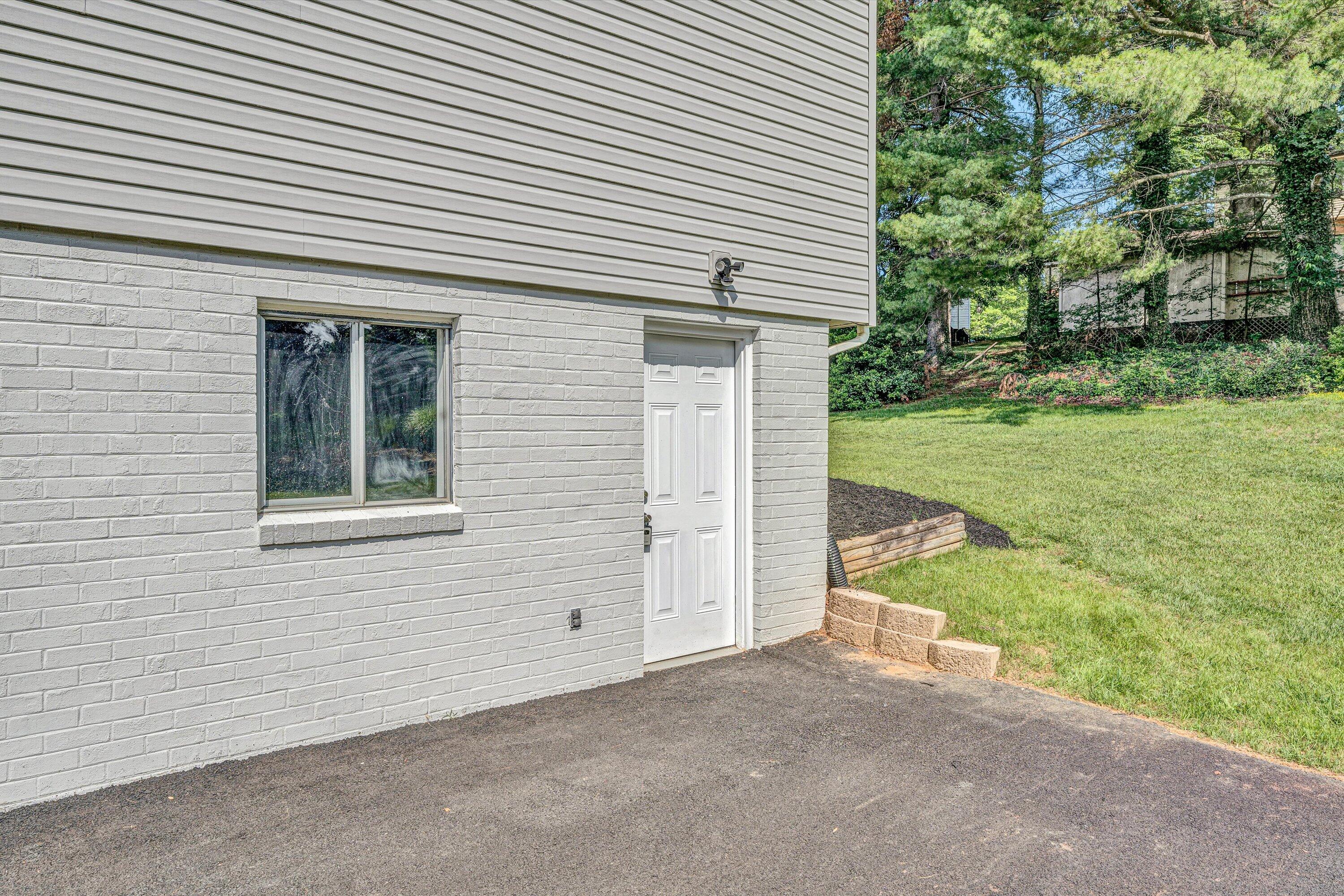 3631 Bower Road Roanoke, VA 24018 - Photo 33 of 34 36-DSC00091