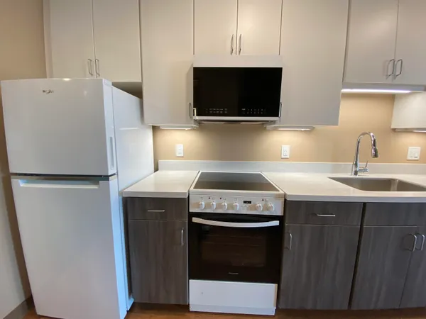 $1,899 | 83 Hanover Street, Unit 408, Manchester, NH 03101