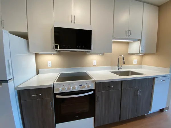 $1,899 | 83 Hanover Street, Unit 408, Manchester, NH 03101