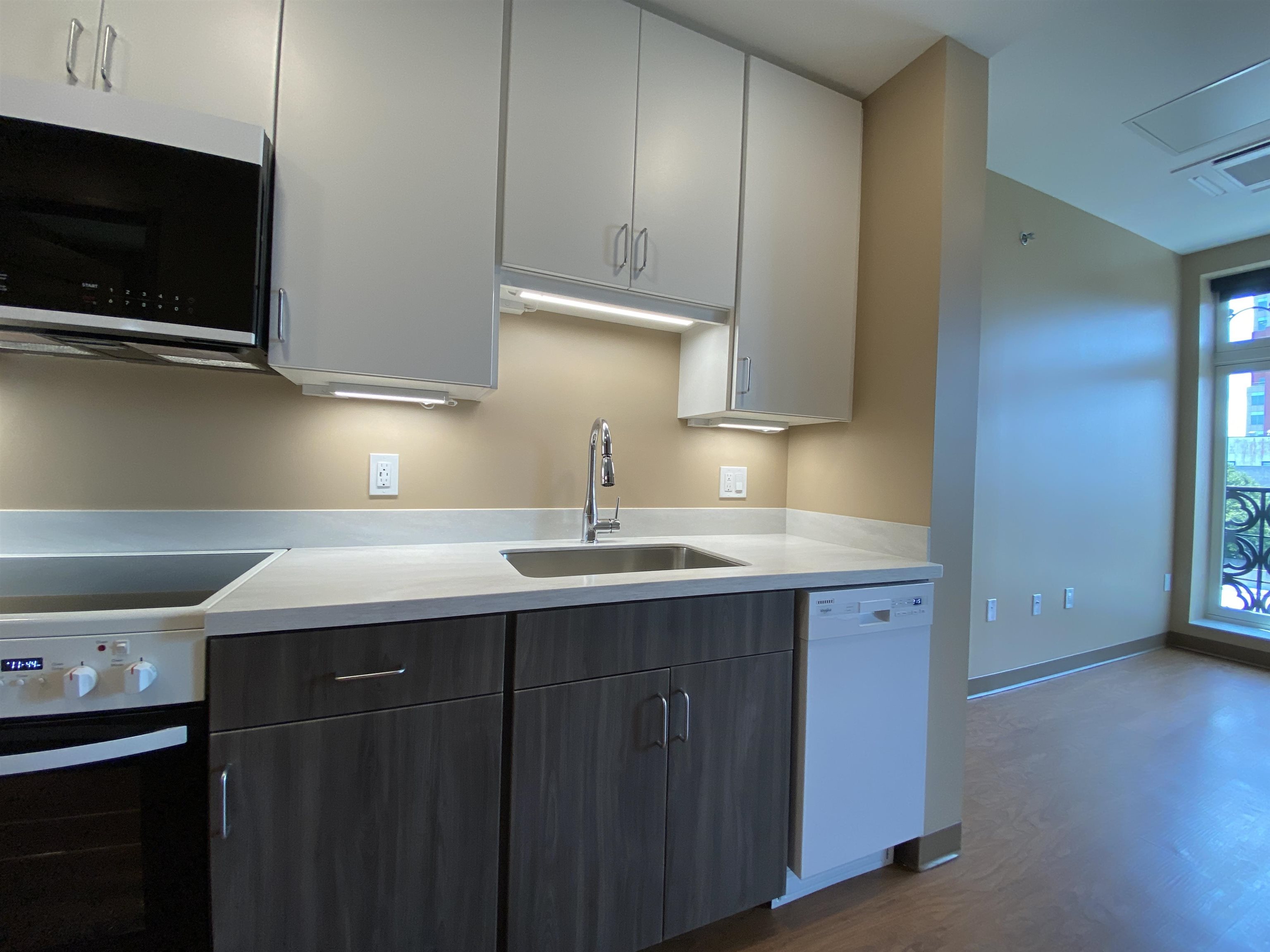 83 Hanover Street, Unit 408 Manchester, NH 03101 - Photo 31 of 56