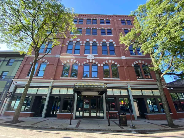 $1,899 | 83 Hanover Street, Unit 408, Manchester, NH 03101