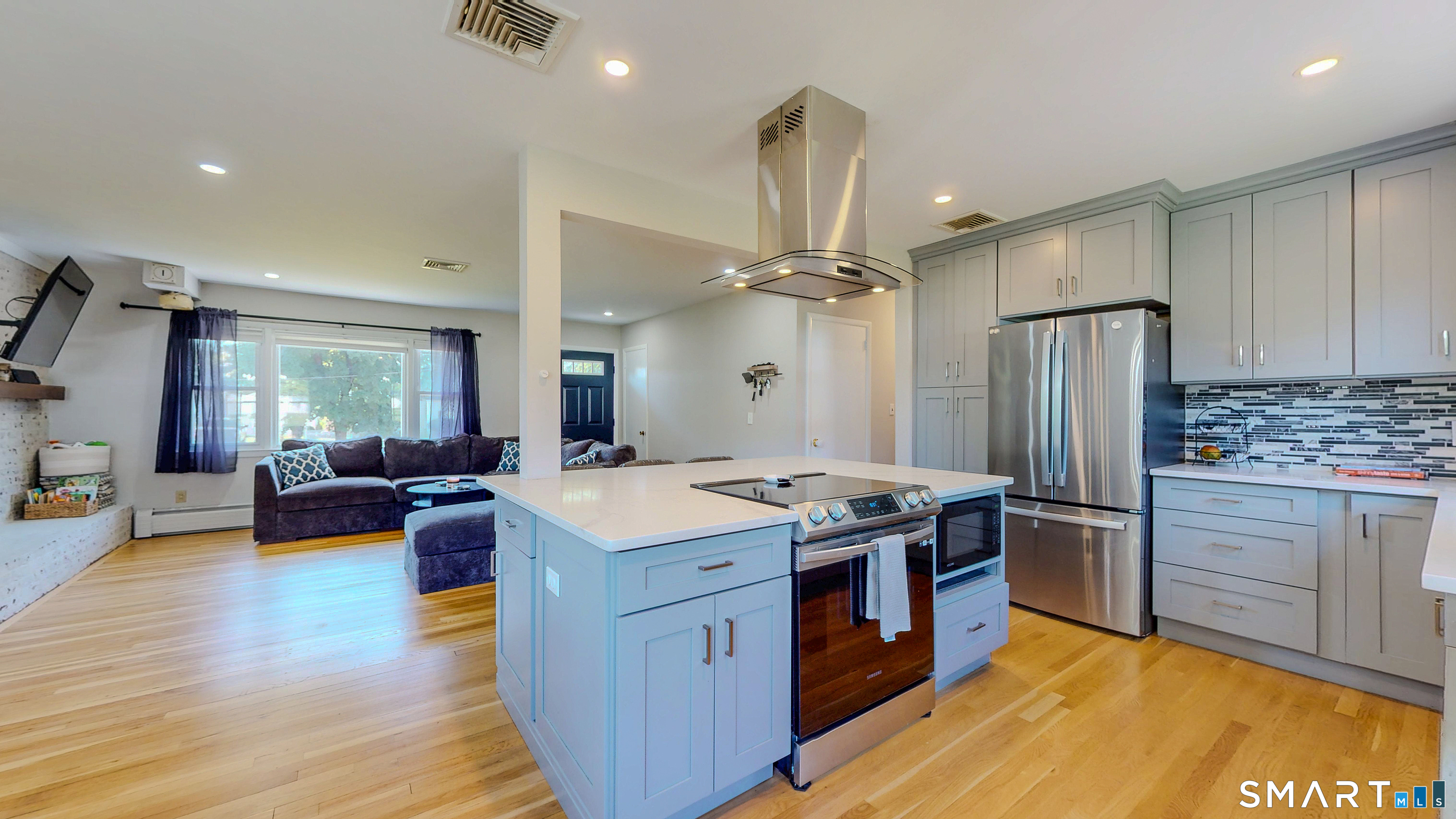 347 Edison Road Trumbull, CT 06611 - Photo 15 of 38
