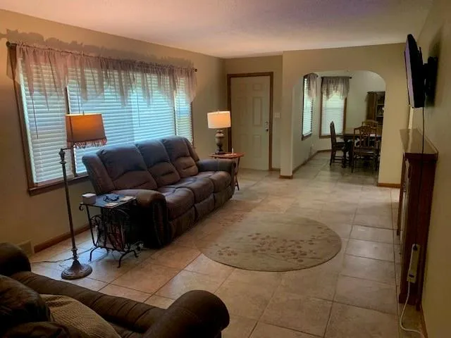 $299,000 | 4801 Gladstone Boulevard, Kansas City, MO 64123