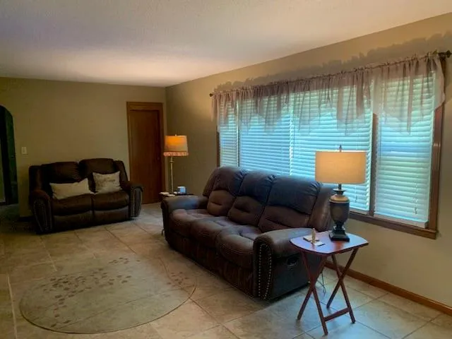 $299,000 | 4801 Gladstone Boulevard, Kansas City, MO 64123