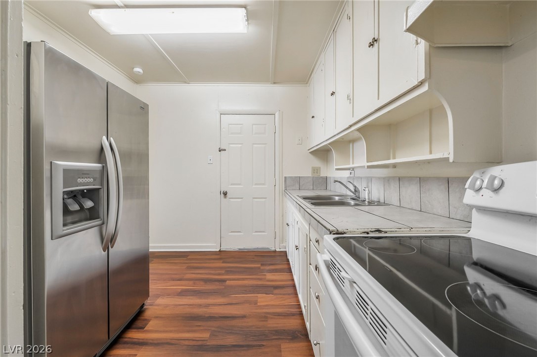 2 California Way Henderson, NV 89015 - Photo 10 of 29 Functional kitchen with SS Refrigerator.