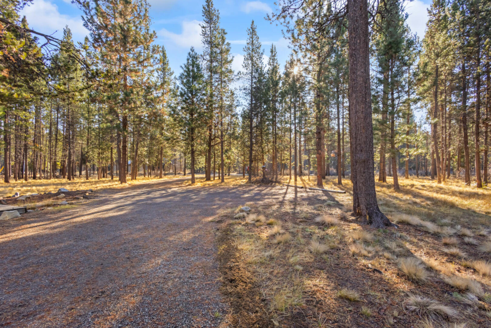 17280 Azusa Road Bend, OR 97707 - Photo 28 of 38 Driveway