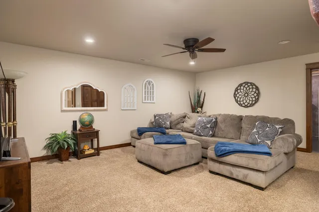 $400,000 | 475 Coronado Circle, Onalaska, WI 54650