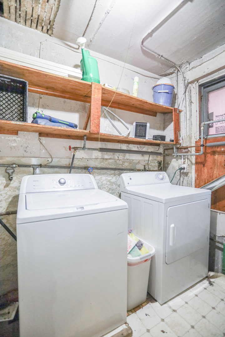 2315 West School Street, Unit G Chicago, IL 60618 - Photo 9 of 12 a bathroom with a sink a toilet and vanity